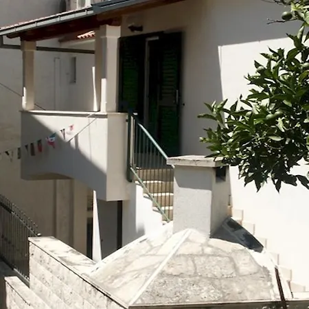 Διαμέρισμα Lena *