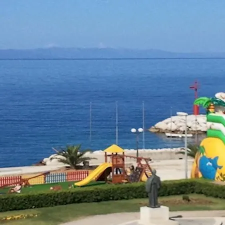 Διαμέρισμα Lena *