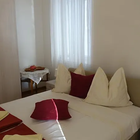 Διαμέρισμα Lena *